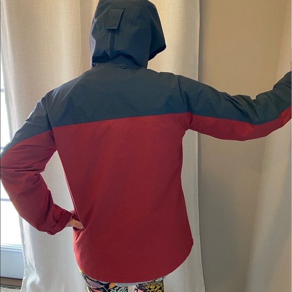 REI Color Block Water Repellent Hooded Rain Jacket w Pockets Sz M w MEASUREMENTS - Picture 4 of 16